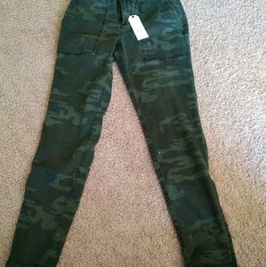 Camo skinny jeans